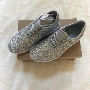 Women’s Glitter Sneakers! Size 6!
